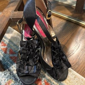 Poetic License Ruffle Heels - Black